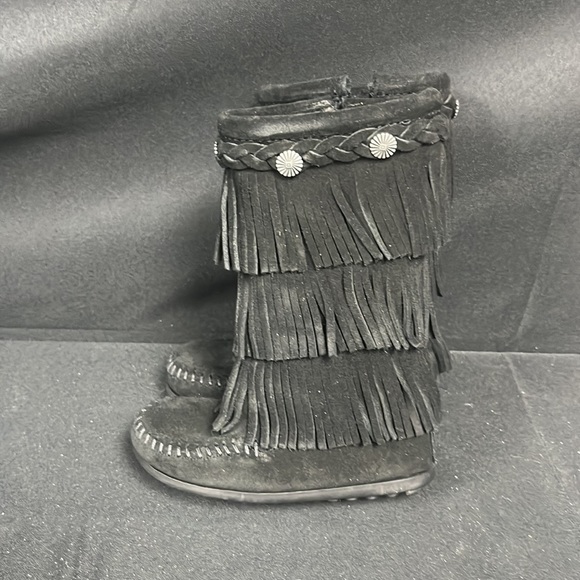 Minnetonka Kid’s 3 layer Fringe Black Boot (2937) - Picture 4 of 6
